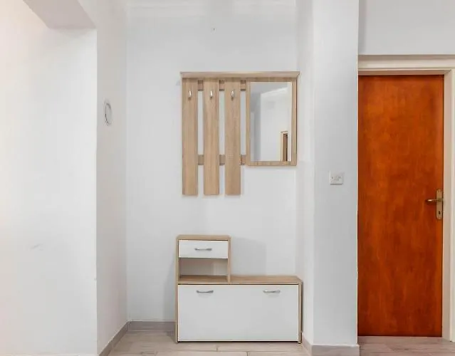 Mauro Apartman *